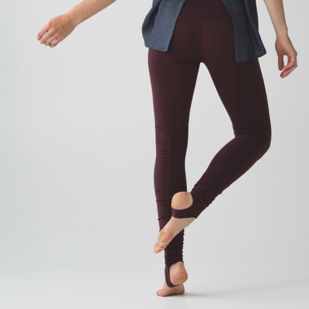 Lululemon wunder under se with stirrups. Sz10 NWT